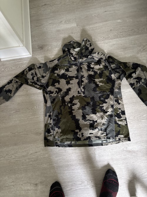 imagen de KUIU Lightweight Hunting Hoodie Half Zip &ndash; Camuflaje